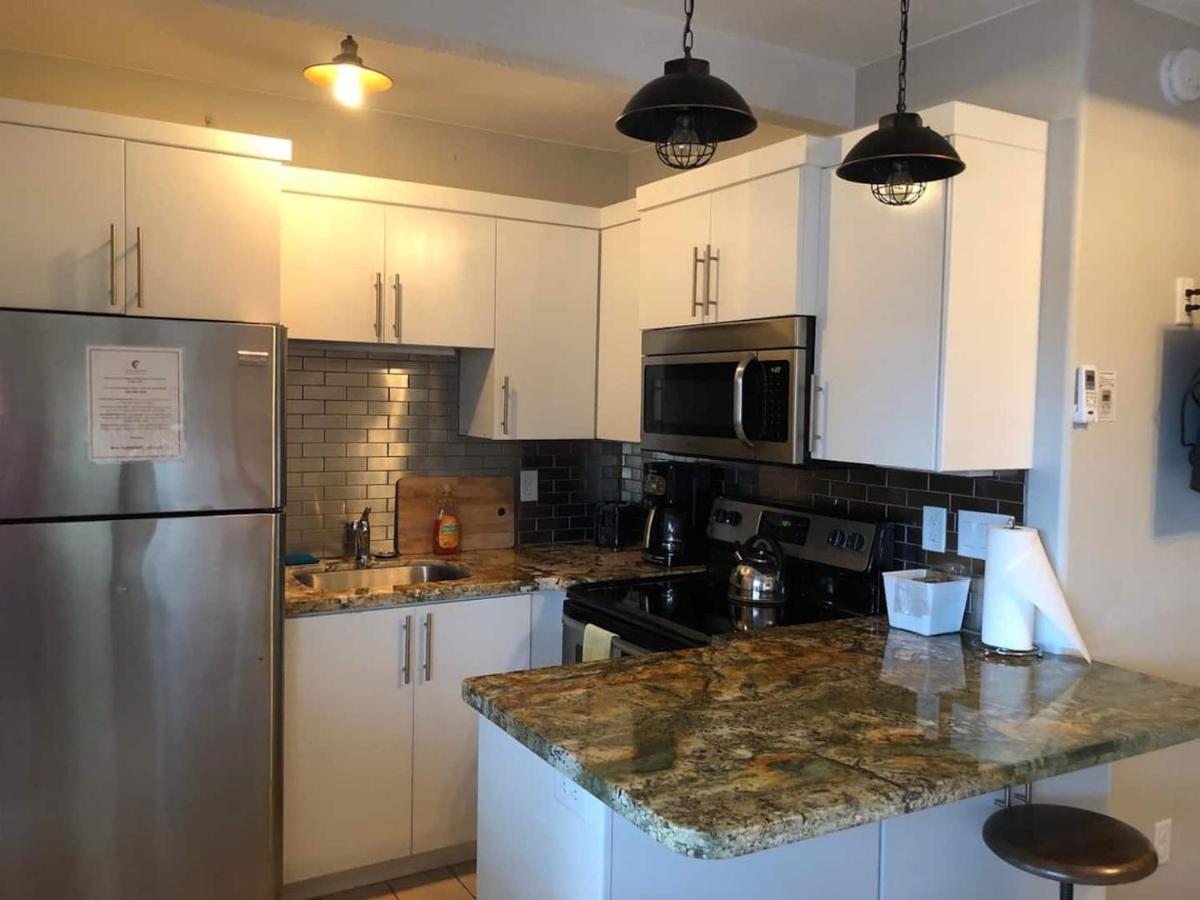 The Flagstone Boutique Inn & Suites Кейнаб Екстериор снимка