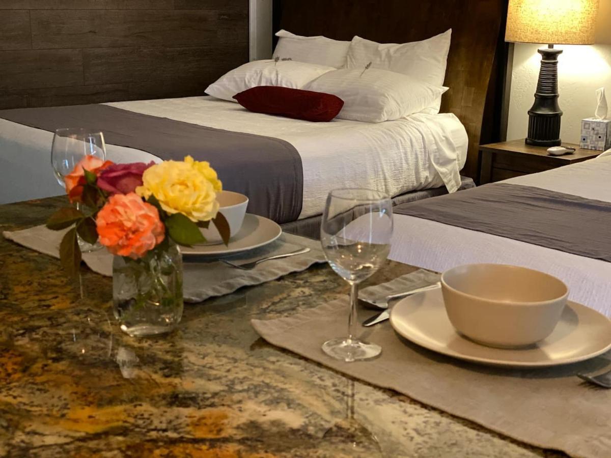The Flagstone Boutique Inn & Suites Кейнаб Екстериор снимка