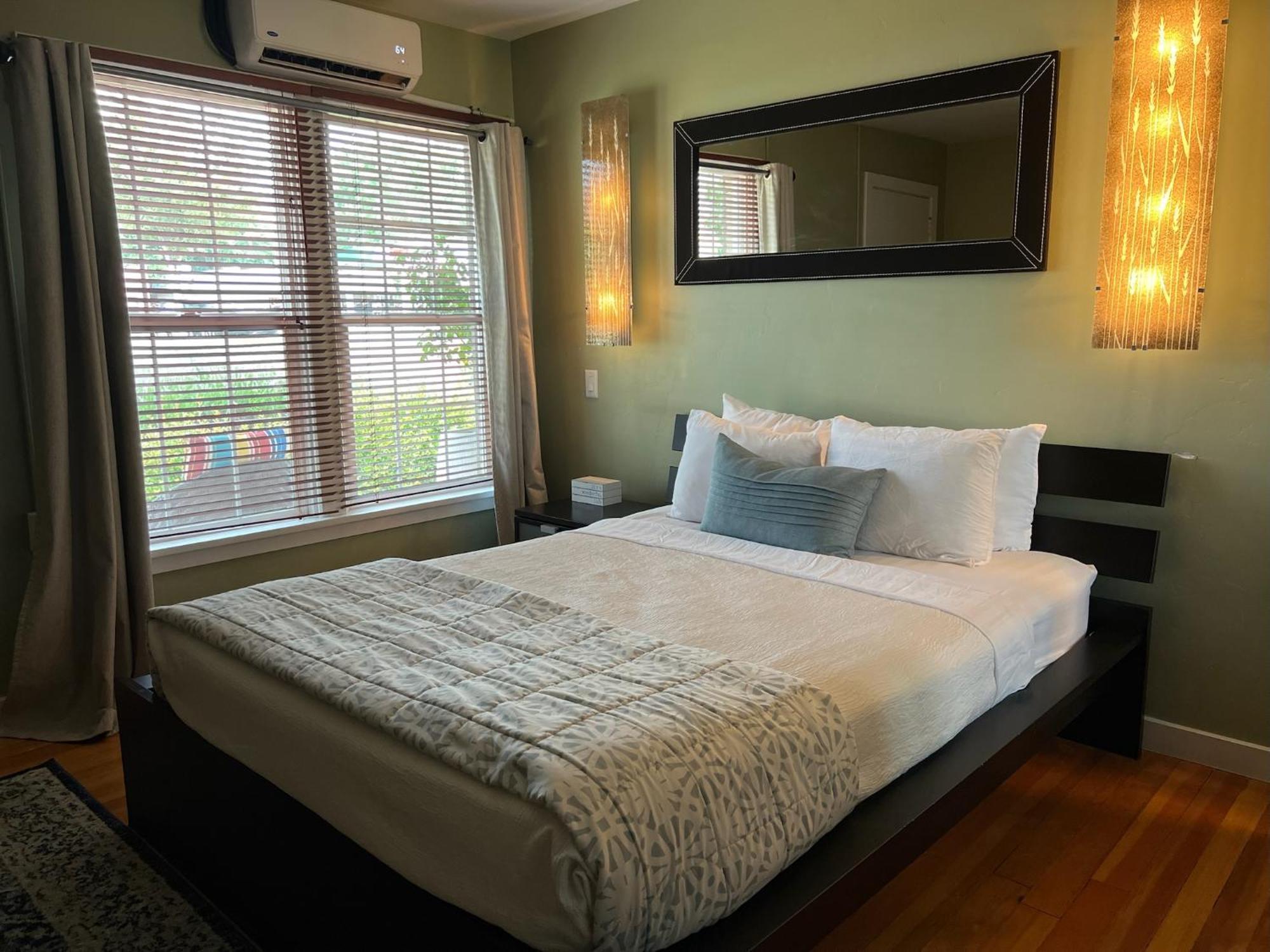 The Flagstone Boutique Inn & Suites Кейнаб Екстериор снимка