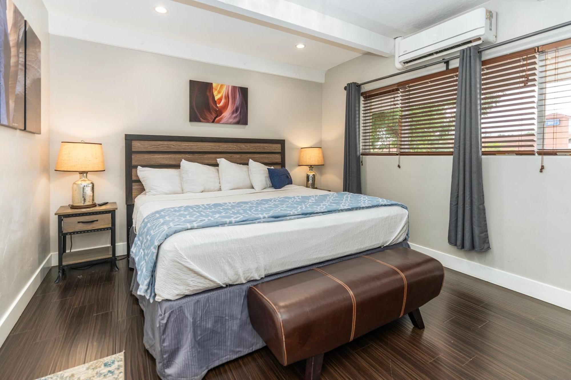 The Flagstone Boutique Inn & Suites Кейнаб Екстериор снимка