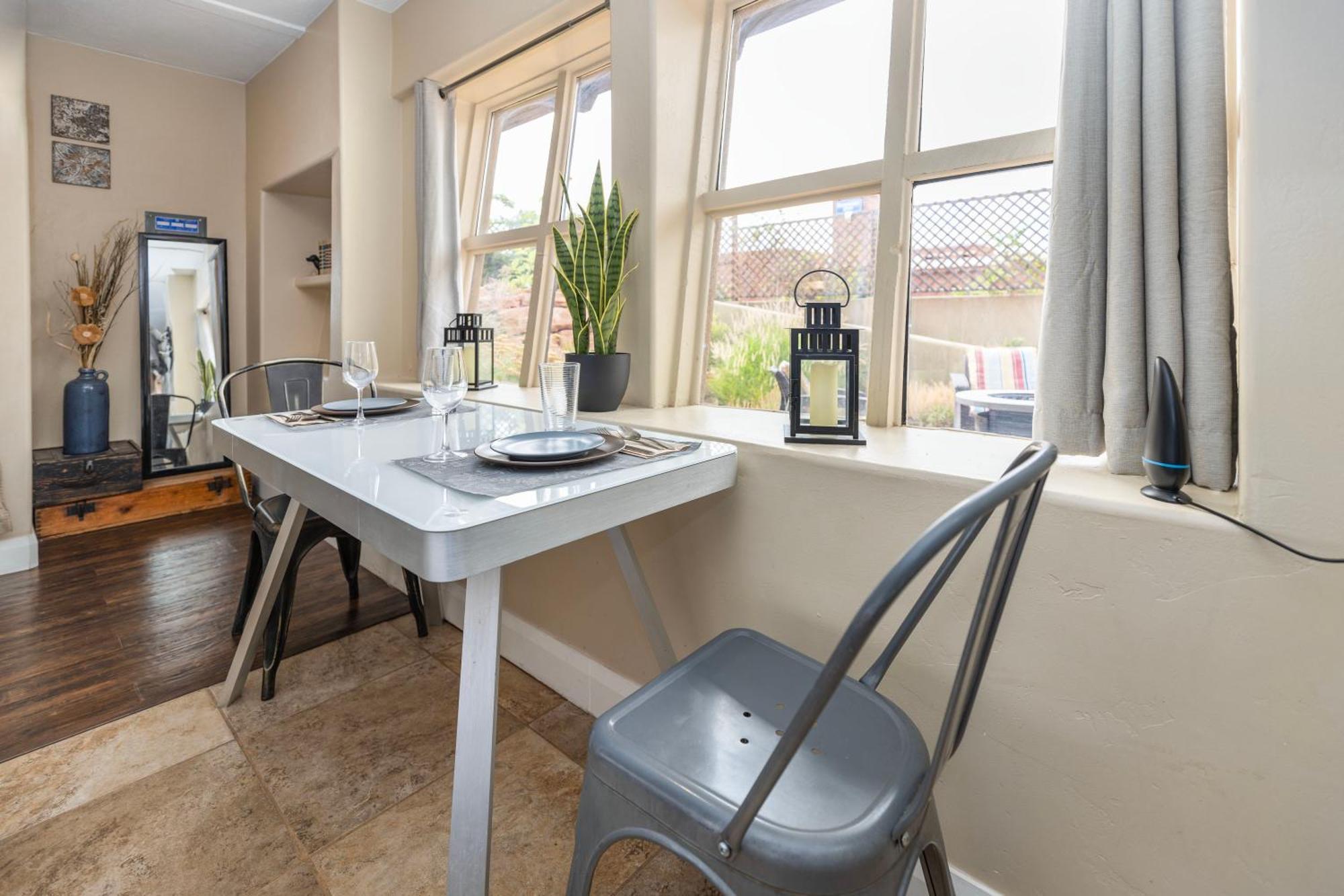 The Flagstone Boutique Inn & Suites Кейнаб Екстериор снимка